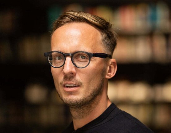 Číta Michal Hvorecký