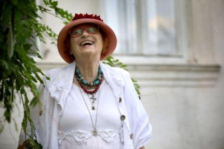 V záhrade reči s Milou Haugovou