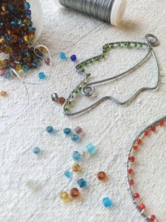 Kreativ klub  - Plody jesene z drôtu a korálok