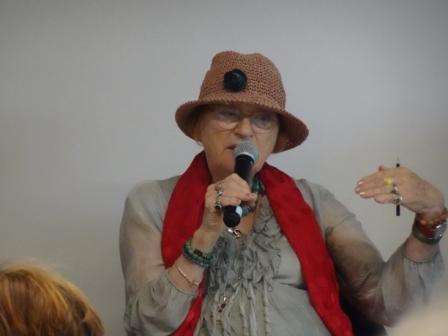 NAJPREKLADANEJŠIA POETKA SLOVENSKA SA PREDSTAVILA V TRNAVSKEJ KNIŽNICI