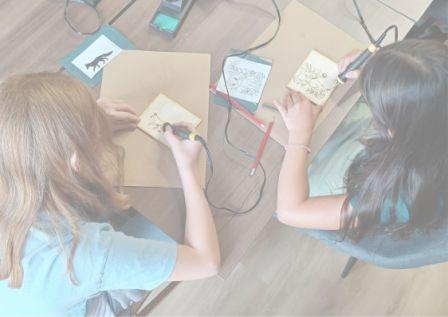 Kreatívne vypaľovanie do dreva v októbri