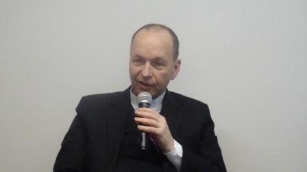 VZÁCNA NÁVŠTEVA V MESIACI KNIHY – KNIŽNICU NAVŠTÍVIL BISKUP HAĽKO