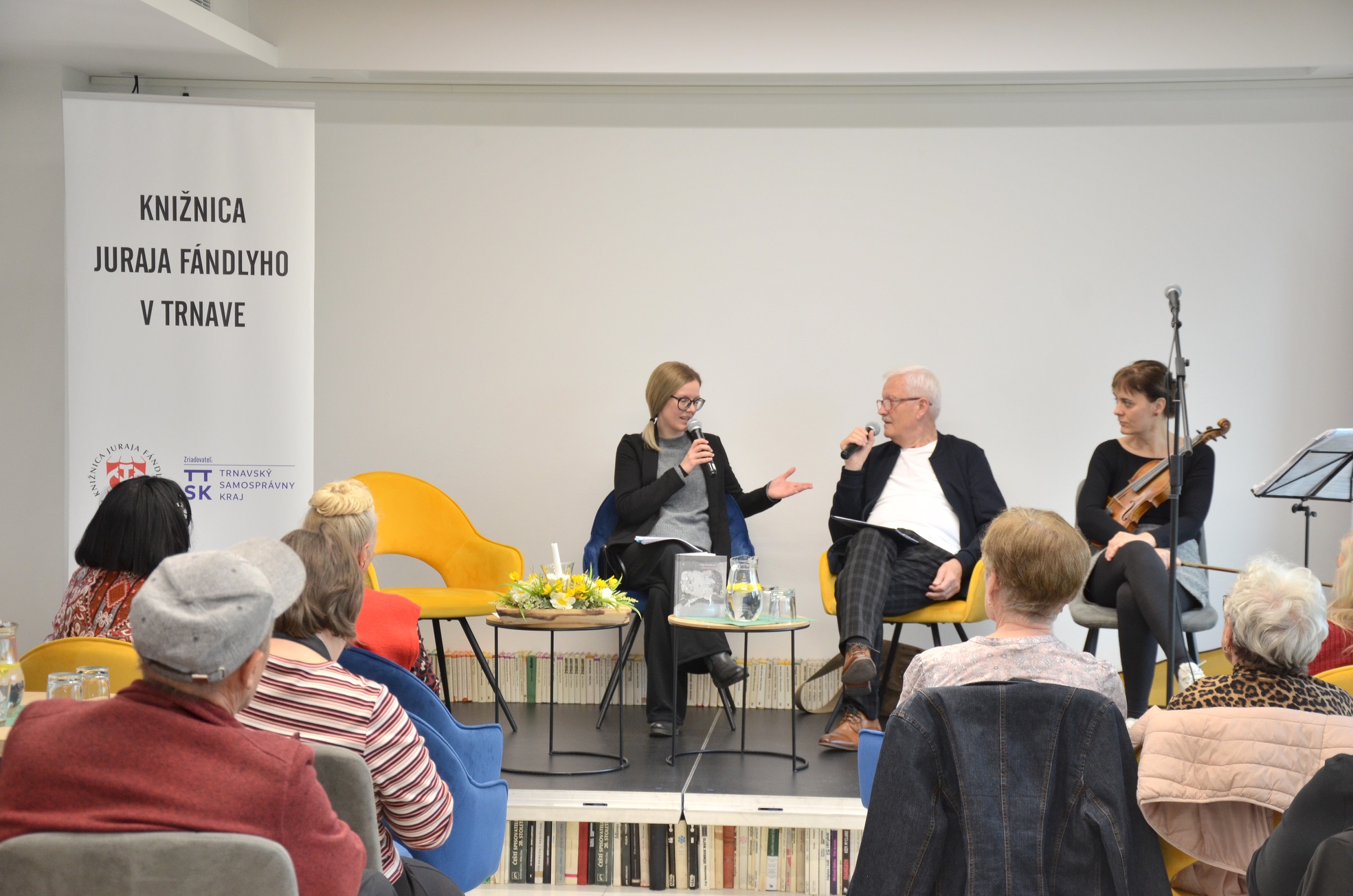 Poetka Oľga Gluštíková predstavila v knižnici pripravovanú zbierku